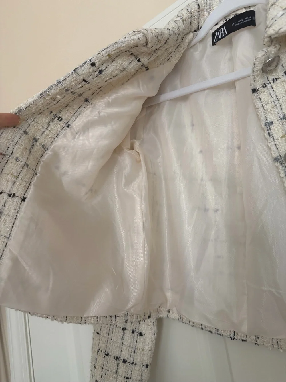 Zara Cream Tweed Boxy Cropped Blazer with Black Thread Detail